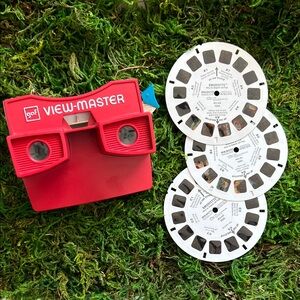 VINTAGE 1970’s GAF View-Master Stereoscope Toy with 3 Smurfette reels. 3D viewer
